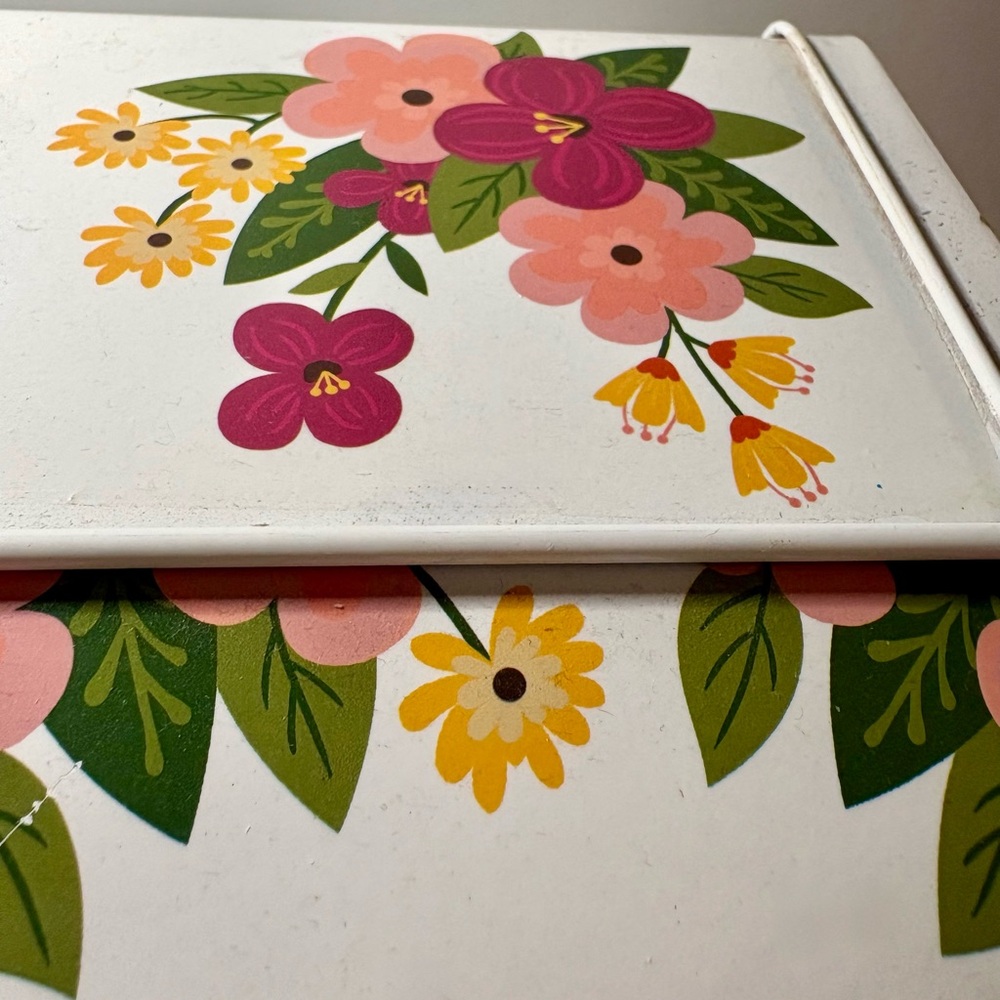 Bread Box Roll Up Door Spring Floral Metal Shabby Chic Vintage Style Ashland - Picture 6 of 6